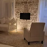 Medulic Palace & 2 3* شيبينيك