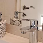 بيت ضيافة Medulic Palace & 2