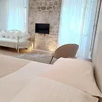 بيت ضيافة Medulic Palace & 2