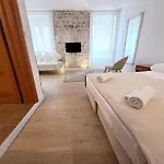 بيت ضيافة Medulic Palace & 2