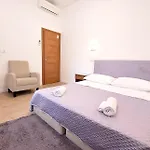 Medulic Palace & 2 شيبينيك