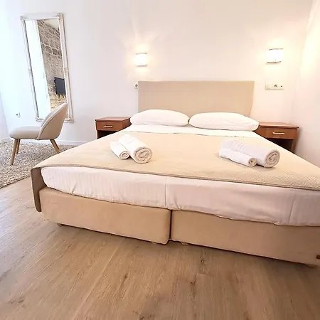 Medulic Palace & 2 3*